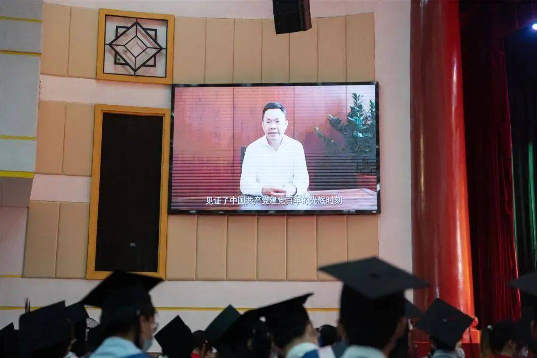 星空（中国）董事长庄重作为厦门大学校友代表在2022届毕业典礼上进行发言 